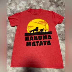 Disney Lion King Hakuna Matata Red Graphic T-Shirt S Simba Timon Pumbaa
(663)